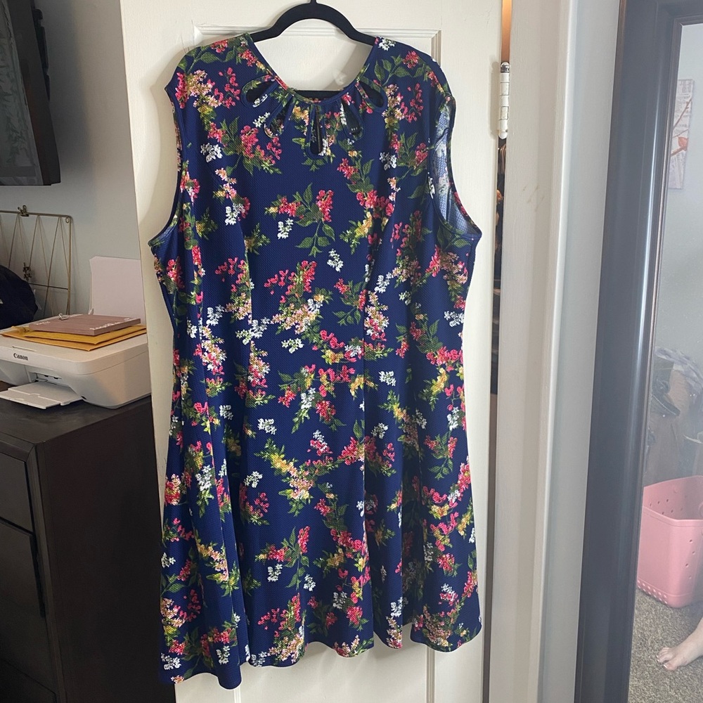 Gabby Skye Floral Dress